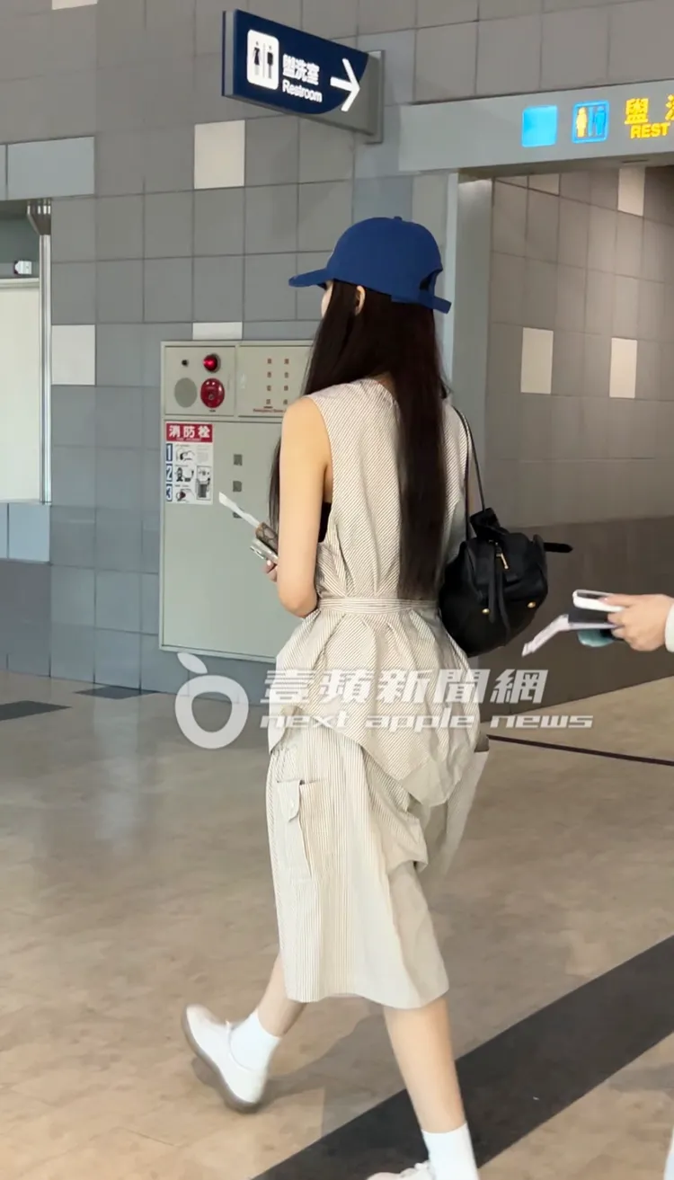 周子瑜從商務中心進到小港機場，不少粉絲沒發現。讀者提供
