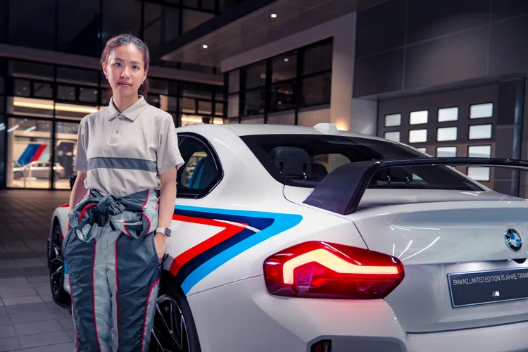 由世界技能競賽汽車噴漆金牌得主楊婷喻親自操刀，為BMW M2 Limited Edition 10 Jahre Taiwan賦予獨一無二的專屬車色工藝。業者提供