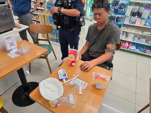 把超商當免費食堂！男子一日兩度光顧偷吃　邊吃邊喝當場被逮