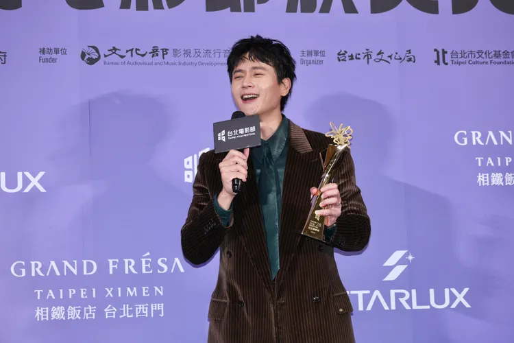 劉冠廷飆唱。莊宗達攝