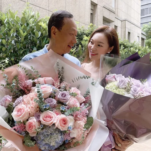 夫妻開心領紅包！郭台銘124億股息入袋　曾馨瑩第一次也領1793萬