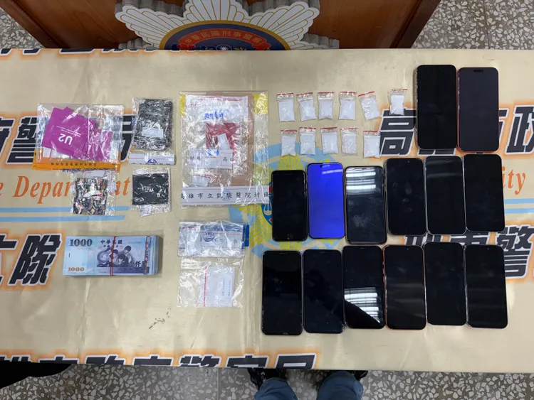 警方起獲毒品等證物。翻攝畫面