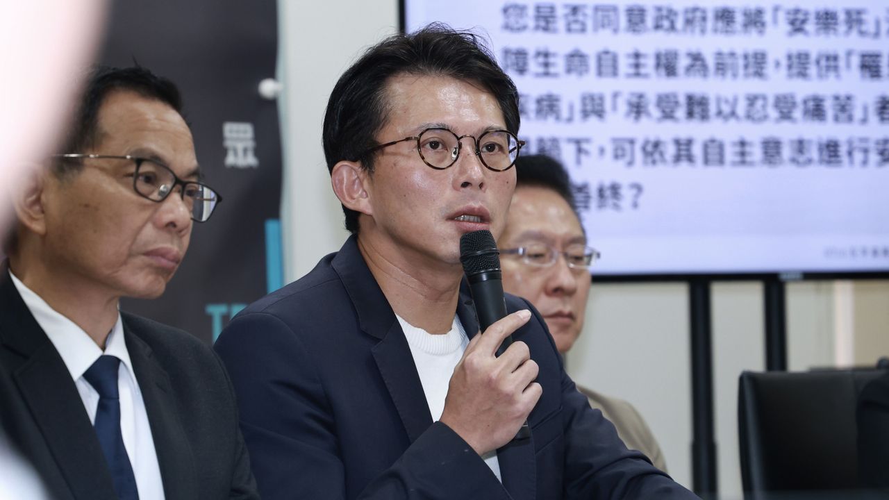 兩公投被否決 黃國昌:民進黨中選會「民主劊子手」