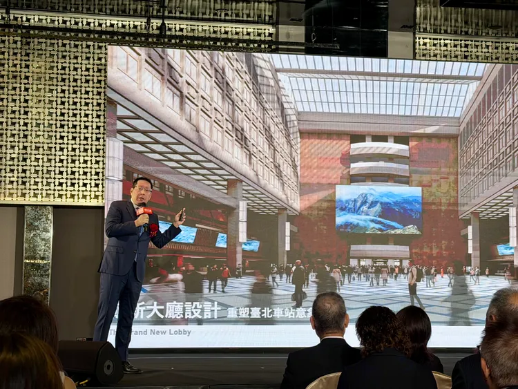 新光三越執行副總吳昕昌表示，整體北車商場改造估計須2年8個月達成。莊偉祺攝