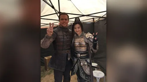 景甜受封「人間富貴花」！資源開外掛　傳神秘富豪砸百億捧她同台麥特戴蒙