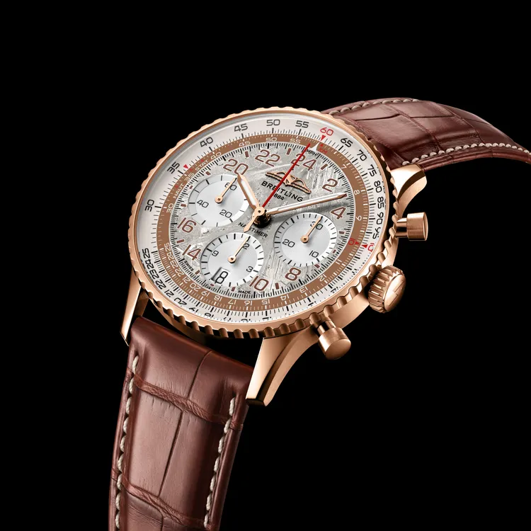 百年靈和星宇航空二度聯名，推出Navitimer B02 Chronograph 41 Cosmonaute STARLUX Airline Edition。品牌提供