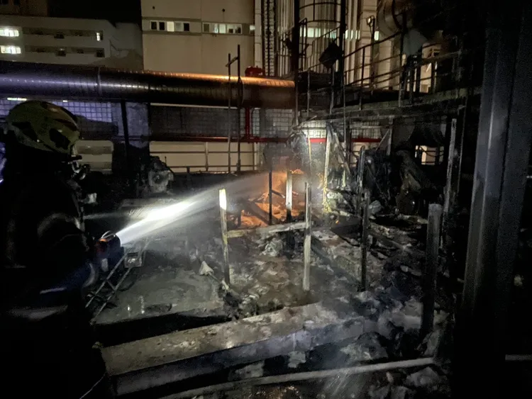 現場灌救。桃園市消防局提供