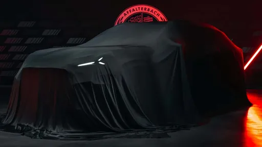 Mercedes-AMG預告全新純電性能SUV　GT跑車化身高底盤猛獸、最快年底正式亮相