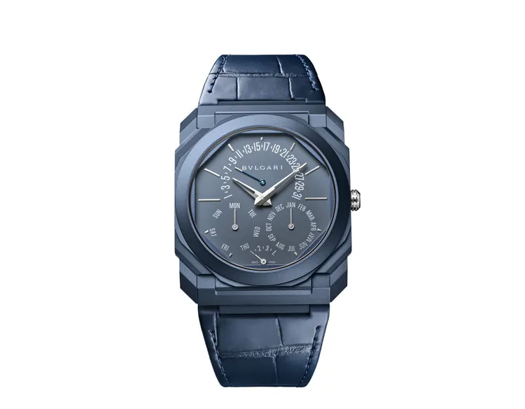 BVLGARI Octo Finissimo Perpetual Calendar Platinum超薄萬年曆藍色鈦金屬款。品牌提供