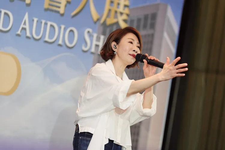 李翊君現場獻唱經典，被拱安可。娛樂中心攝