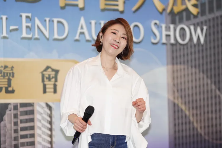 李翊君為網路不實傳聞一笑置之。娛樂中心攝