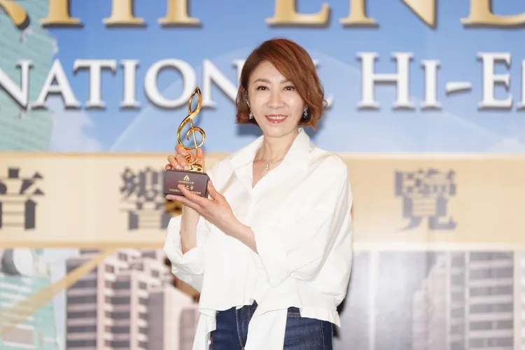 李翊君獲音響發燒友認證「天籟之音」。娛樂中心攝