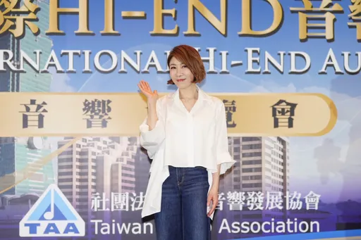 被曝與檢場離婚、女兒非親生　李翊君露面首回應：不用這樣嫉妒我
