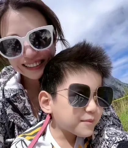 陳妍希與兒子感情很好。翻攝陳妍希微博