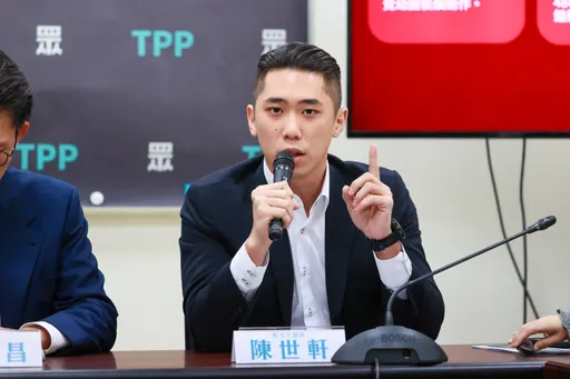 白海豚發威！內褲掛陽台被吹走　議員神回1句笑翻10萬人