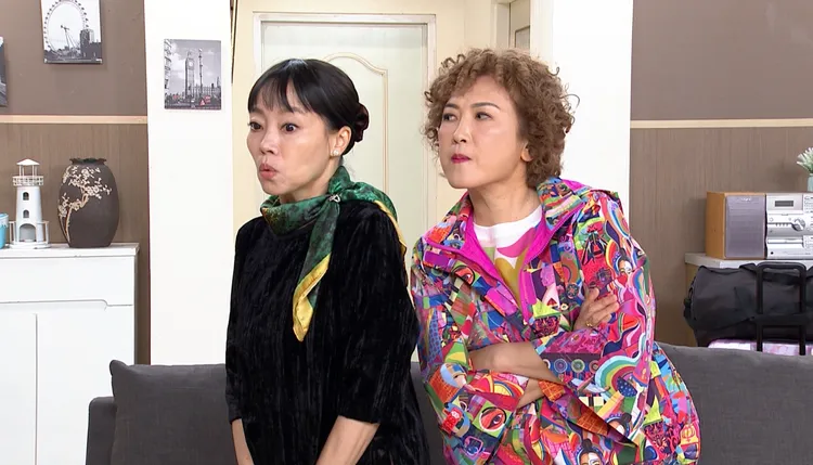 姚黛瑋（右）演范瑞君的妹妹。民視提供