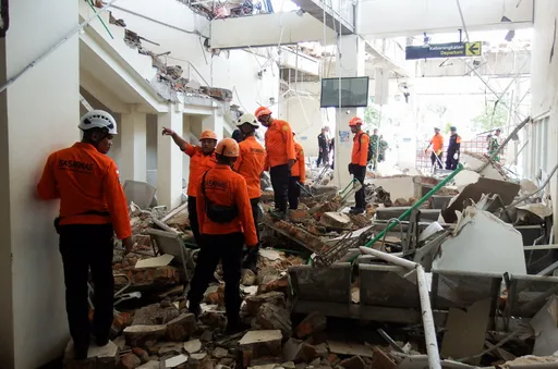 印尼7.7強震奪至少20命、2000人撤離　海嘯警報一度發布
