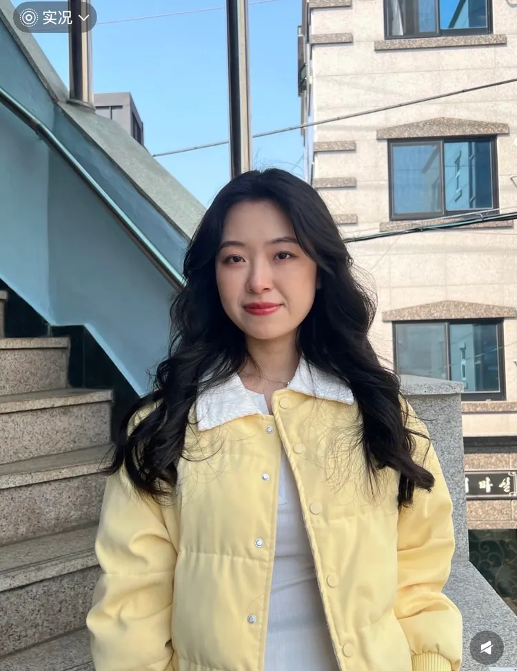 25歲的蓋女面貌姣好。翻攝X