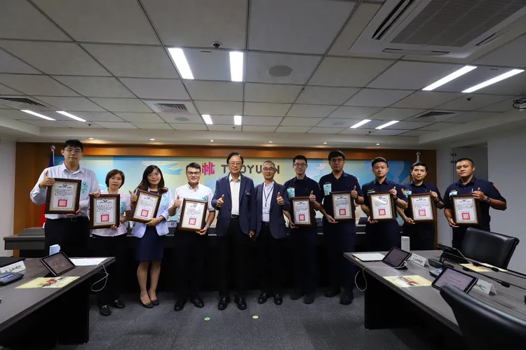 張善政市長表揚打詐有功人員。桃園市刑大提供