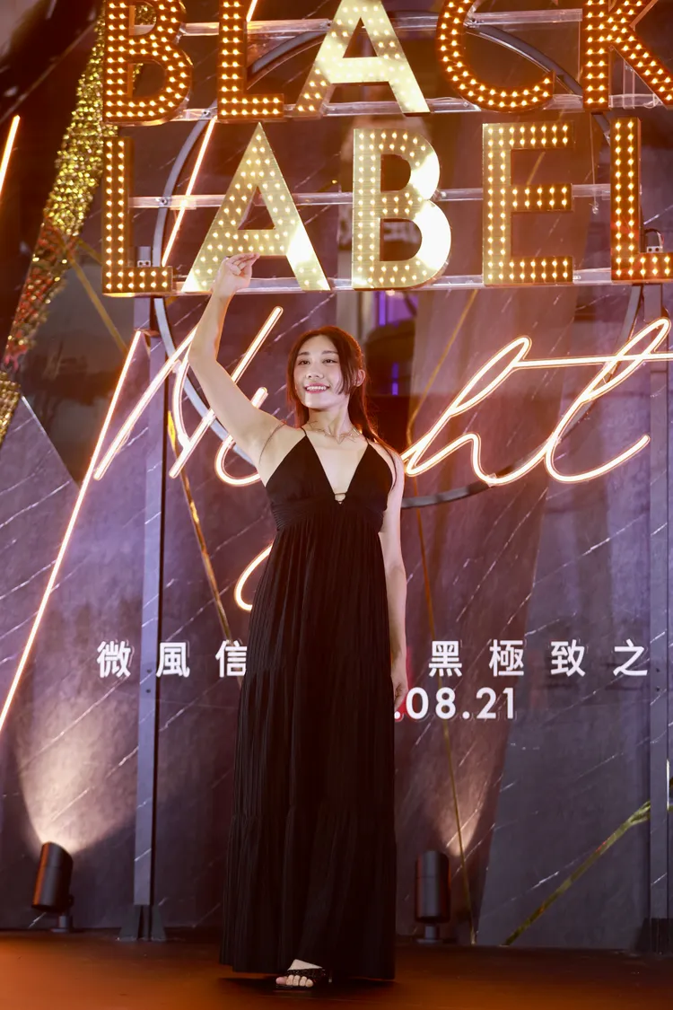 參加《英國達人秀》爆紅的表演藝術家楊立微。彭欣偉攝
