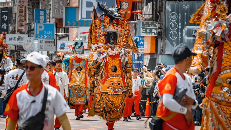 2026竹塹中元城隍祭「遶境賑孤」盛大登場。新竹市府提供