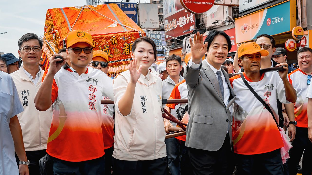 竹塹中元城隍祭「遶境賑孤」登場 賴清德、高虹安恭迎城隍爺出巡