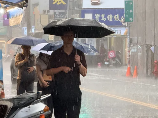 4縣市大雨特報！今南部慎防淹水　西半部午後變天