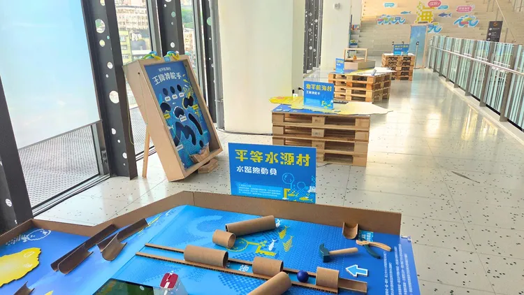 「走進海洋」展區，挑戰6大主題村莊，體驗扭蛋撈海廢、平衡大作戰、神舵手航海等互動關卡。小公視提供