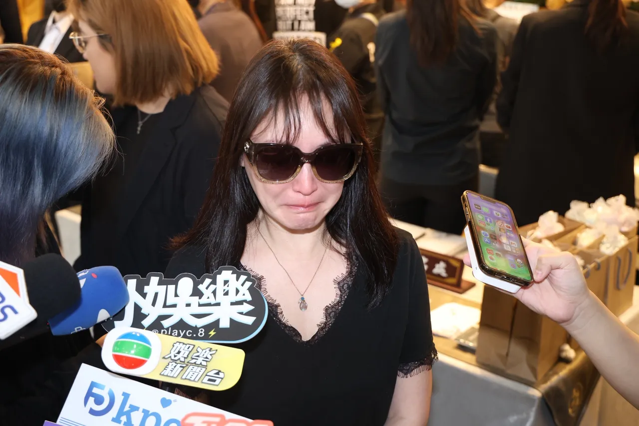 王俐人淚崩送好友王凱　憶24年情誼給35字道別
