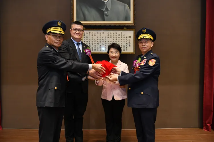 吳敬田（右一）本人今天回應，女兒已經學到教訓，一切尊重司法判決。資料照、中市府提供
