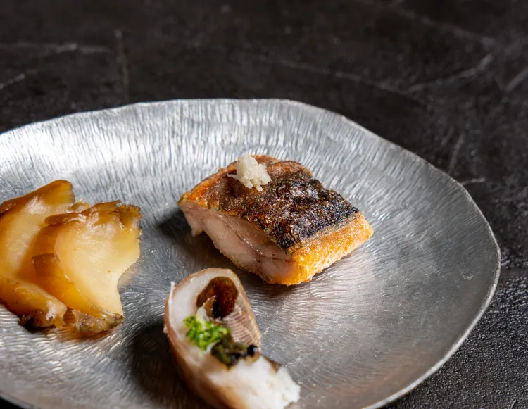 金度潤主廚將充滿台灣特色的食材，重解為富有韓國風味的宮廷料理。業者提供