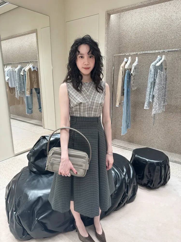 程予希化身俏皮格紋少女。劉旻君攝