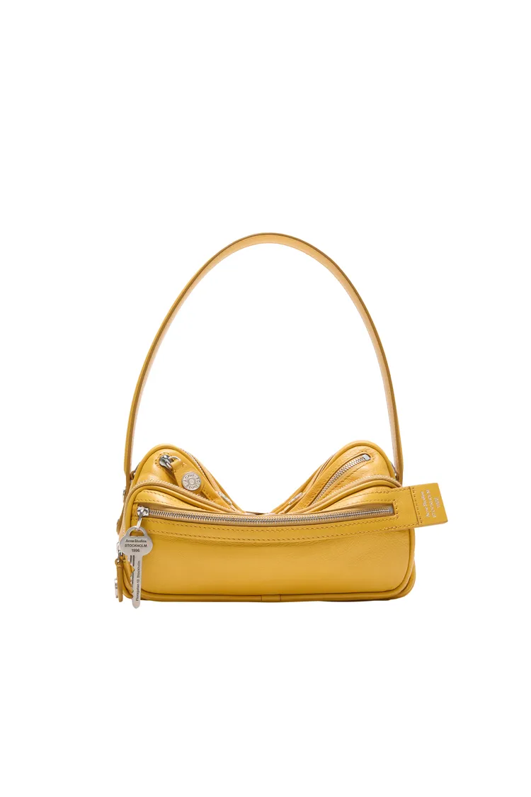 Acne Studios Camero Party肩背包，6萬2000元。品牌提供