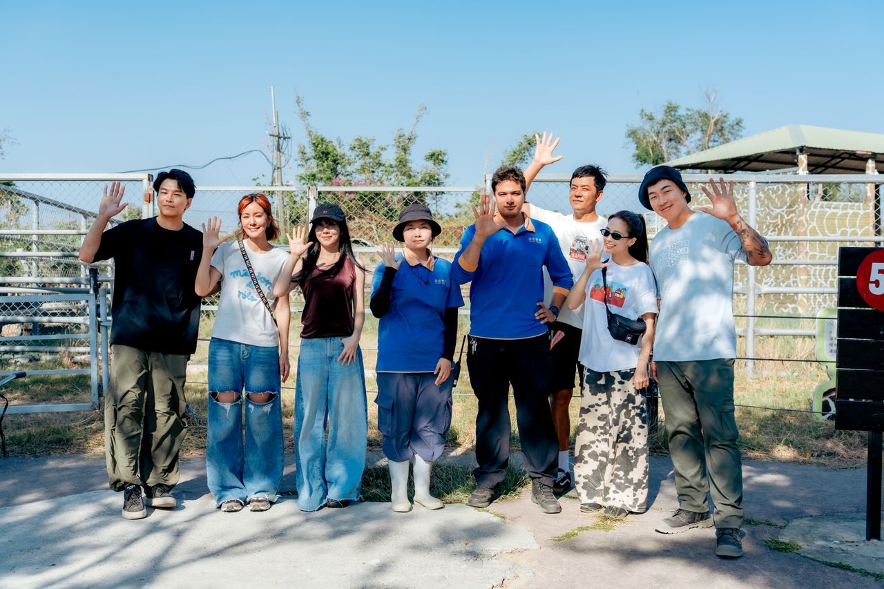 郭泓志烈日鏟駱駝糞!鬼鬼、姚元浩摃上 驚爆客人「吃到頭髮」