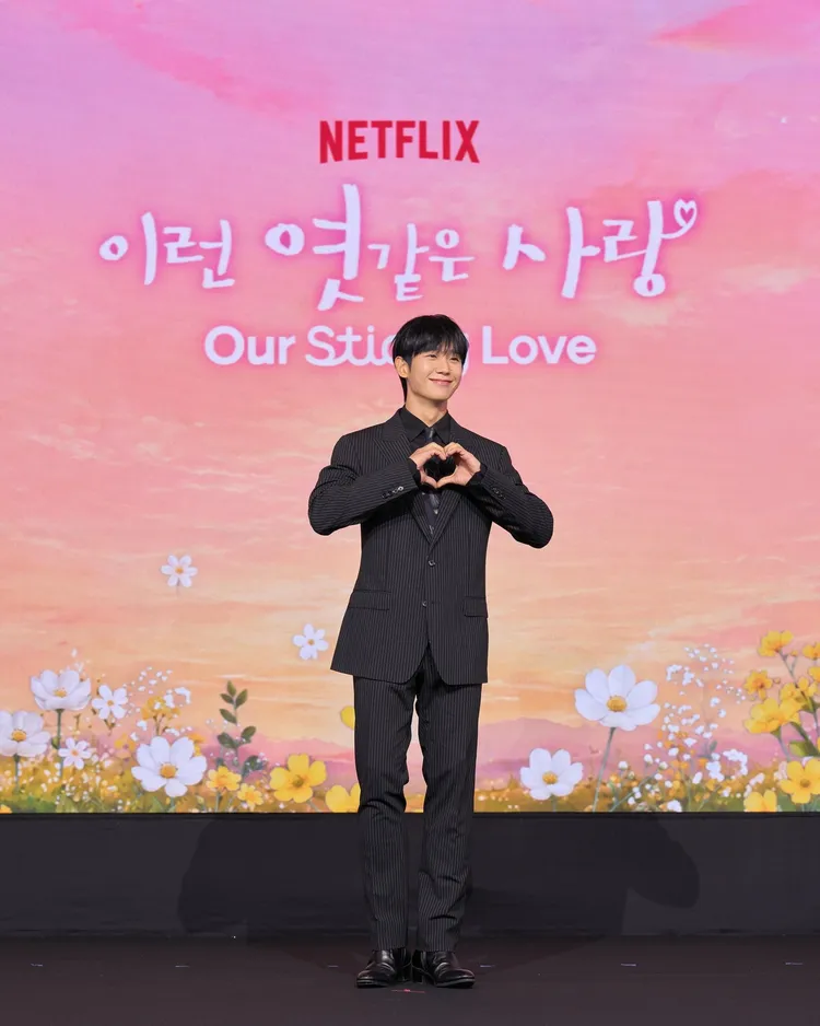丁海寅選穿Dolce&Gabbana單排扣羊毛西裝搭配條紋西裝褲。翻攝NetfixKr IG