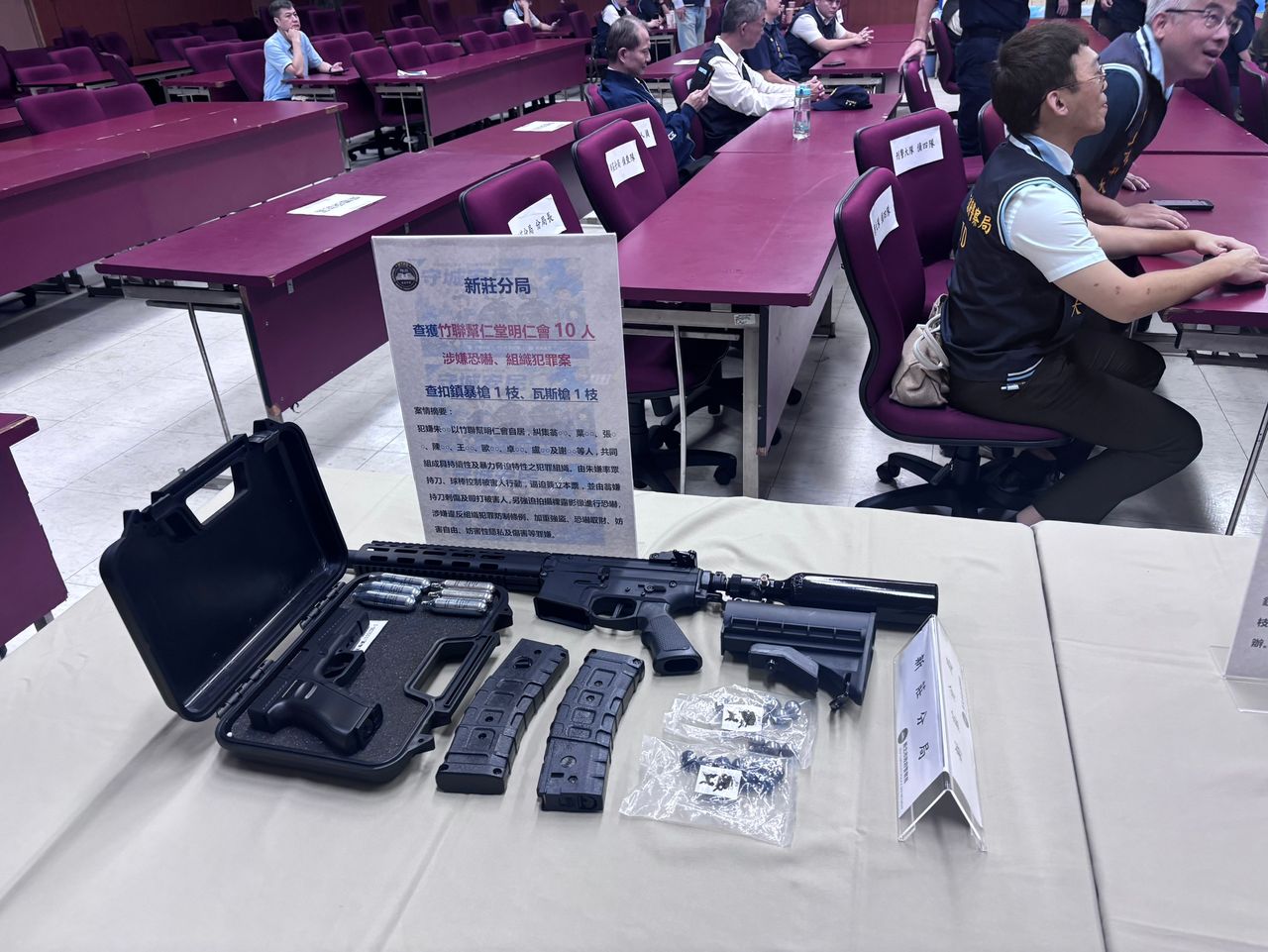 新北警掃蕩黑幫86人 侯友宜:再挹注1.6億經費強化AI偵查