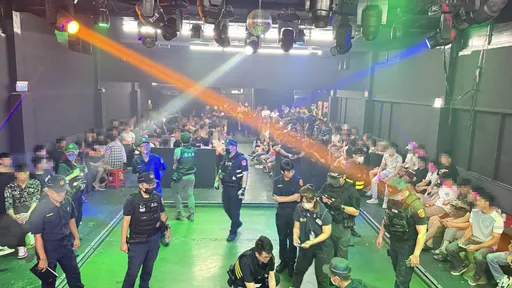 跨機關聯合稽查！林園警查獲毒品、21名逾期居留移工及1名詐欺通緝