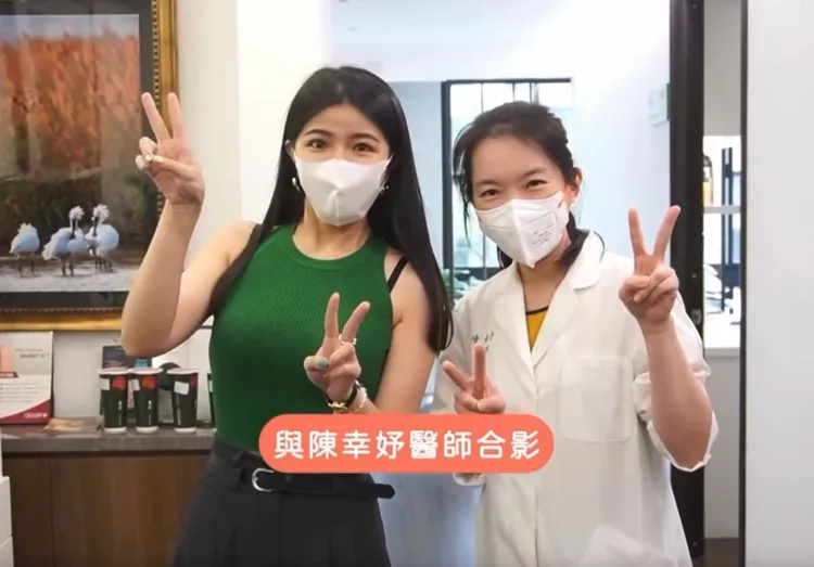 陳幸妤真性情，對病患和善，之前也曾與美食網紅合影留念。翻攝陪沈團YT
