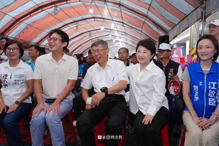民眾黨今在台中東勢成立服務處，民眾黨創黨主席柯文哲、主席黃國昌和台中市長盧秀燕等人到場。翻攝柯文哲臉書