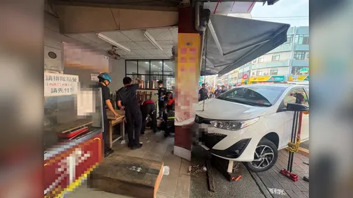 台南驚悚車禍！18歲女大生載友出遊　轉彎失控暴衝騎士慘卡車底