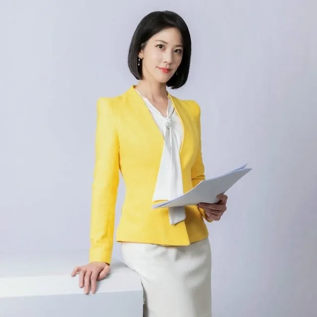 電視台美女主播李仲祥，被抓包口誤把白海豚唸成「白沙屯」。翻攝李仲祥IG