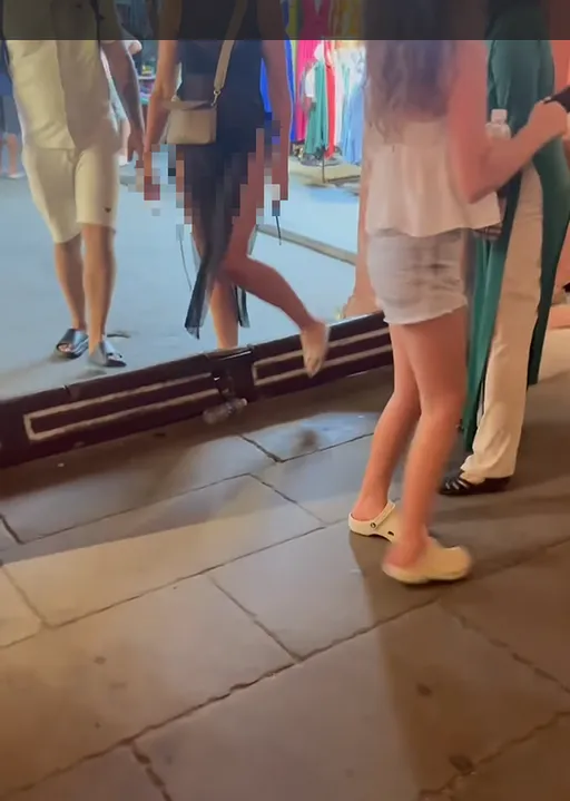 內在美全都看透透　觀光客怎會想穿這樣看古蹟？