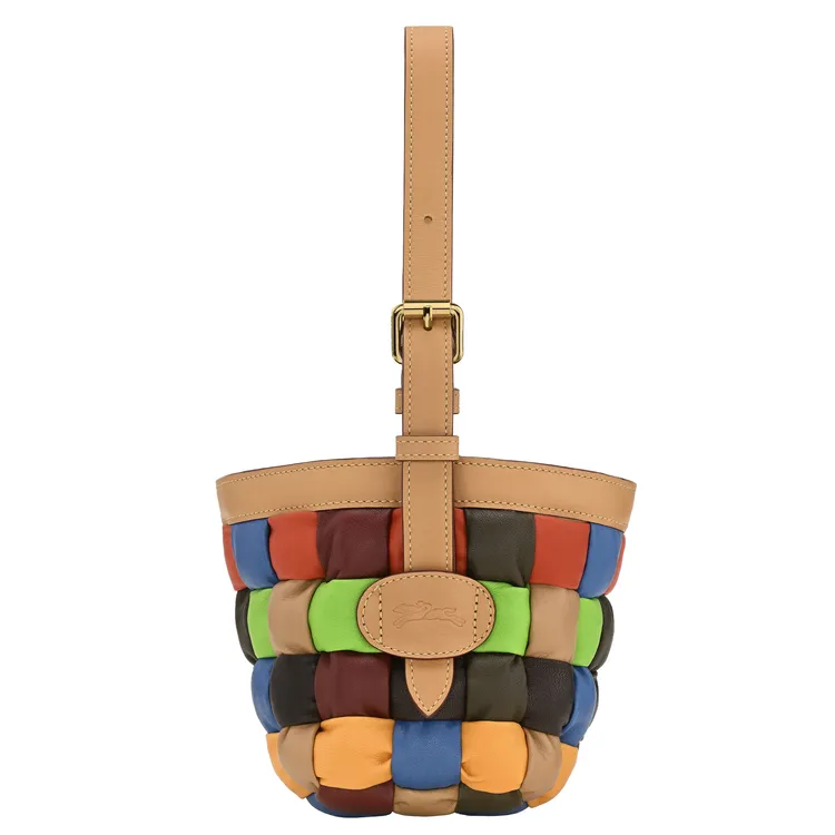 Longchamp Re-Play Tressé迷你水桶包，4萬400元。品牌提供