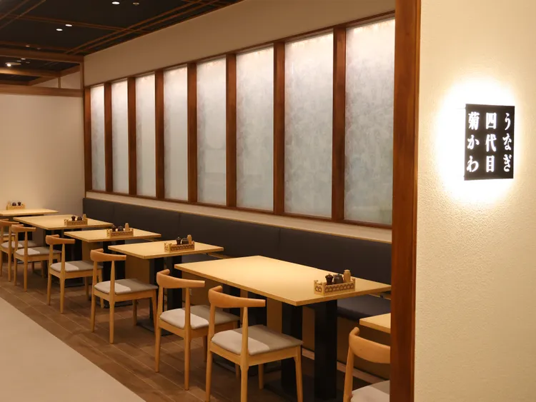 新店型以日系外觀打造出料亭風格，店內有3間4人包廂等設計。うなぎ四代目菊かわ提供