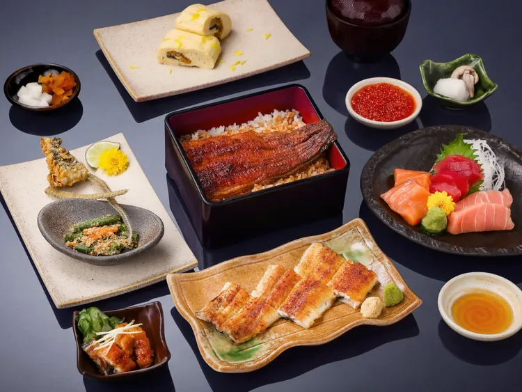 店內主打可同時吃到蒲燒、白燒雙風味的「整尾鰻魚料理」。うなぎ四代目菊かわ提供