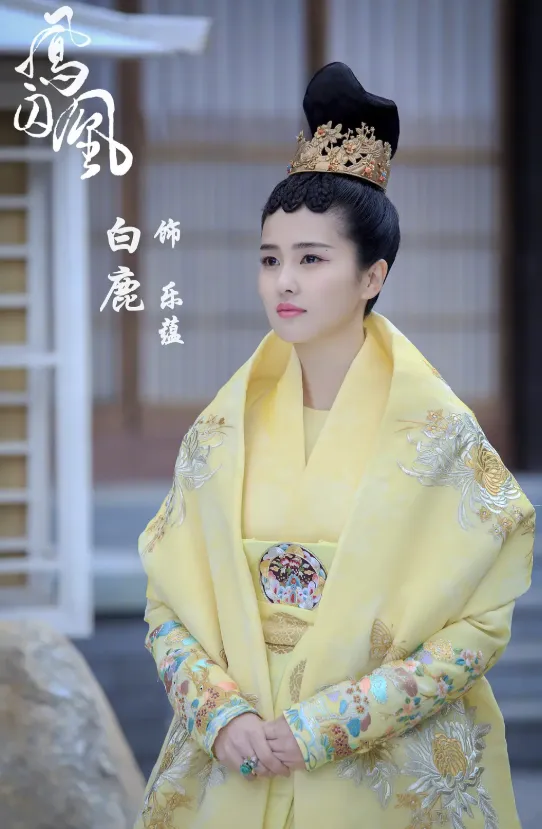 白鹿在《鳳求凰》後半段被無限加戲，戲份超過男女主角。劇照