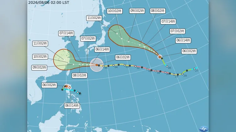氣象署發布白海豚颱風、鯨魚颱風（下）及昌鴻颱風（上）最新路徑走勢。中央氣象署