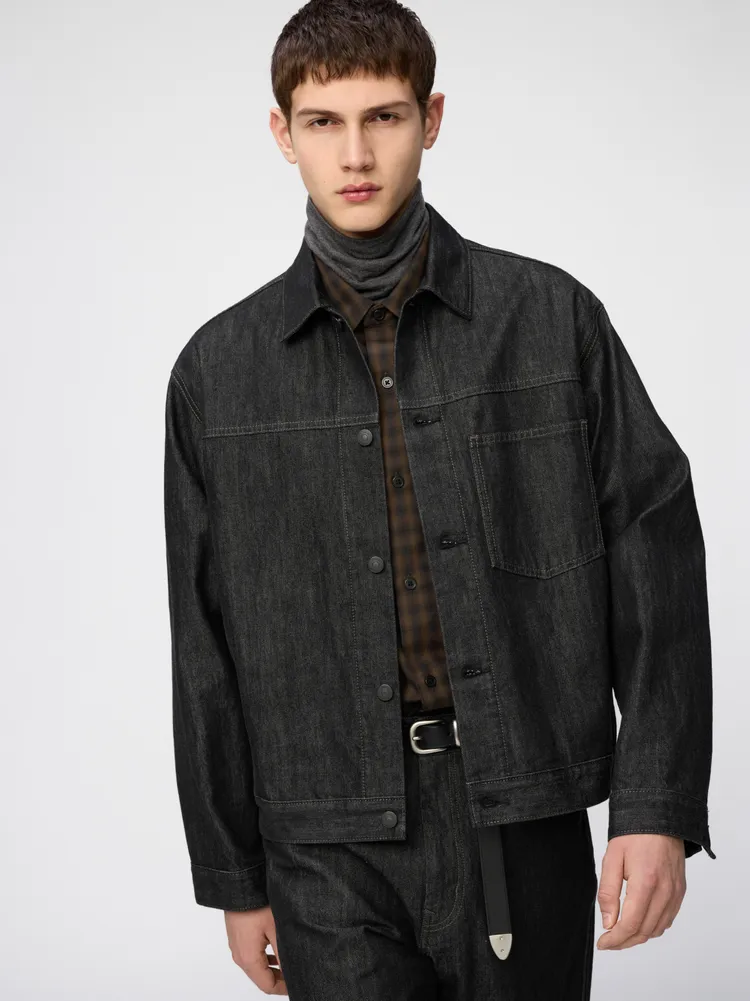 UNIQLO ：C牛仔外套，1690元。品牌提供