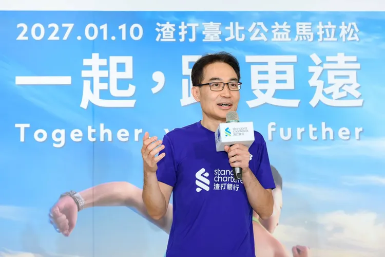 渣打銀行總經理游天立以跑步配速概念分享運動與銀行經營的共同精神。渣打銀行提供