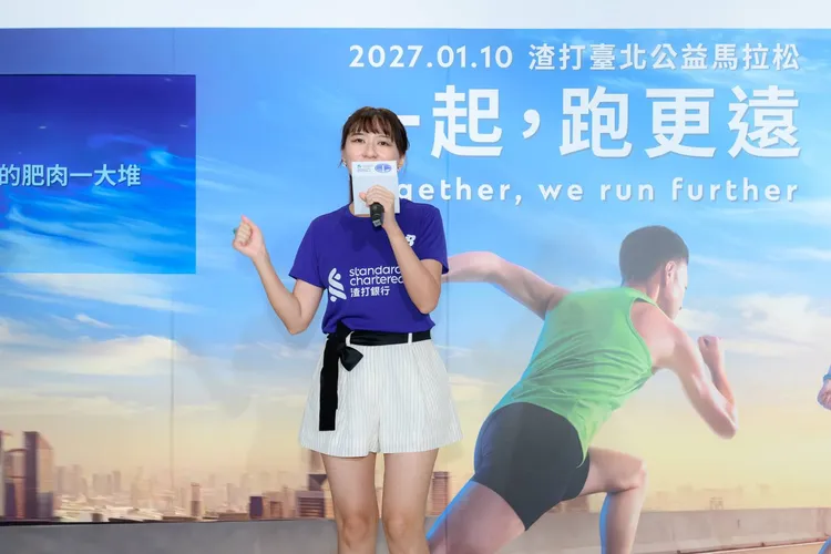 2027渣打台北公益馬拉松啟動記者會，今邀請視障音樂人樂團 EyeMusic 成員王嬿甯擔任開場嘉賓。渣打銀行提供